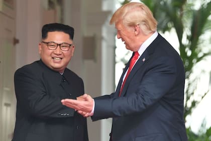 Kim Jong-un y Donald Trump, durante la cumbre en Singapur, en 2018