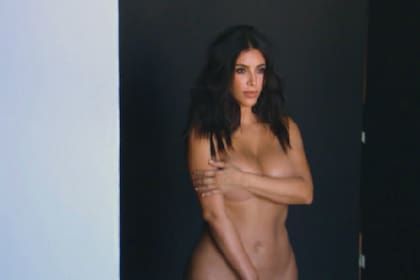 Kim Kardashian, al desnudo
