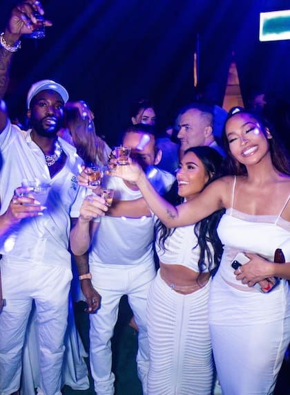 Kim Kardashian brindó en la fiesta de Michael Rubin