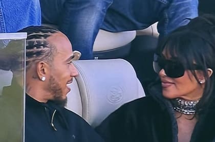 Kim Kardashian junto a Lewis Hamilton en el Super Bowl; luego del evento, se fue en su avión privado
