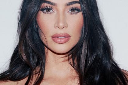 Se cree que figuras famosas como Angelina Jolie, Bella Hadid y Kim Kardashian practican el mewing