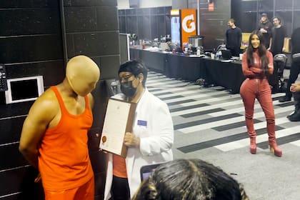 Kim Kardashian y Kanye West detrás del escenario en la fiesta de lanzamiento de Donda, en Atlanta el 22 de julio último