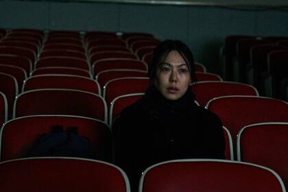 Kim Min-hee ganó el premio a mejor actriz en la última Berlinale por En la playa, sola de noche.