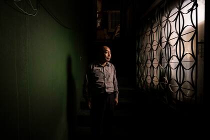 Kim Ssang-seok en su apartamento del stano en Sel, Corea del Sur