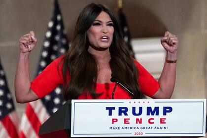 Kimberly Guilfoyle hizo una ferviente defensa de la primera gestión del presidente en la convención que lo nominará de nuevo como candidato