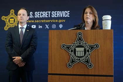 Kimberly Cheatle habla durante una conferencia de prensa (Archivo)