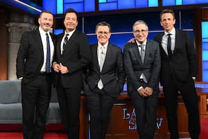 Colbert recibió a Kimmel, Fallon, Meyers y Oliver, en una noche llena de humor y dardos a Trump