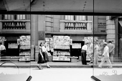 Kiosco de diarios y revistas (1953).