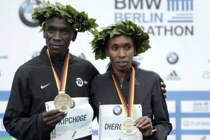 Kipchoge y Cherono, los ganadores