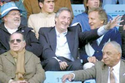 2003: Kirchner en Racing, en la víspera de asumir su cargo; con él, Ginés González García, ministro de Salud, y el gerenciador Fernando Marín