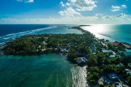Las autoridades de Kiribati llevan años advirtiendo que el aumento en el nivel del mar dificulta la vida en muchas de las islas de este archipiélago