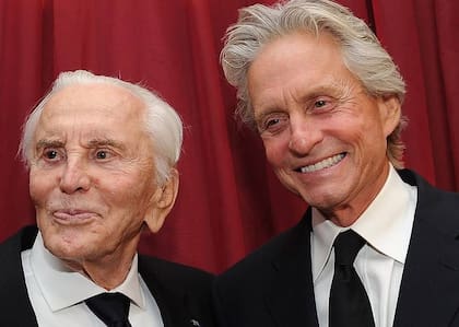 Kirk Douglas brilló en el cine de los años 50, mientras que su hijo Michael se destacó en los 80 y los 90