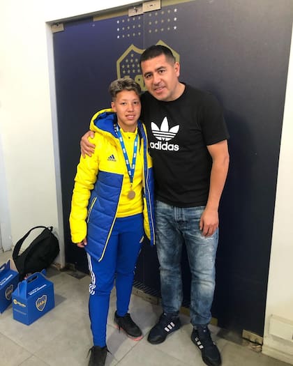 Kishi con su ídolo, Juan Román Riquelme