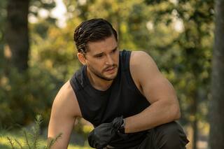 El desnudo frontal de Kit Harington en teatro y la particular medida de “seguridad” para que no se lo fotografíe