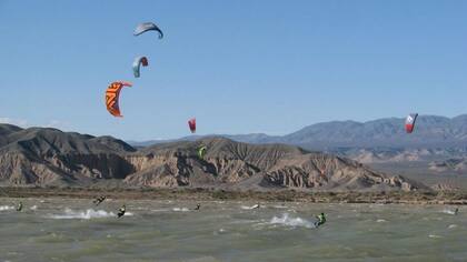 Kite surf en uno de los lagos más ventosos del país