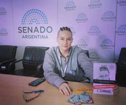 Kitty Sanders, durante la presentación de su libro, en el Senado