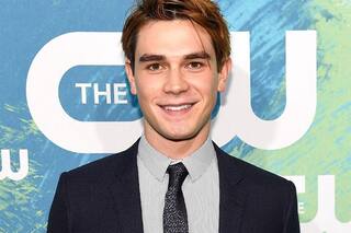 KJ Apa confesó que interpretar a Archie en Riverdale es “como una cárcel”