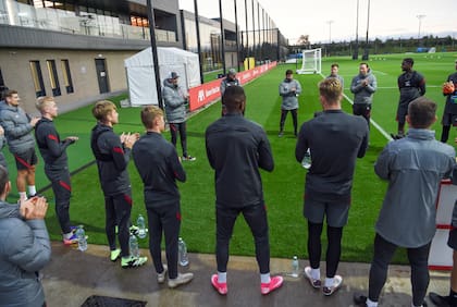 Klopp habla y suenan los aplausos: es una jornada cualquiera en el AXA Training Centre, en las afueras de Liverpool