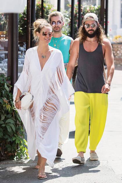 La pareja aterrizó en la isla de Capri a fines de julio, donde fueron fotografiados ultimando detalles de su gran fiesta.