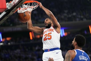 Knicks aplastan 137-98 a los 76ers para abrir la segunda ronda y seguir su racha histórica
