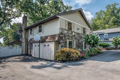 La casa es hermosa, pero la parte más sentimental es el aro de básquet que se encuentra sobre el portón de la cochera