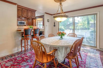 Los anillos del campeonato que ganó con Los Ángeles Lakers y las zapatillas desgastadas de su último partido en la NBA se vendieron por grandes sumas de dinero en subastas