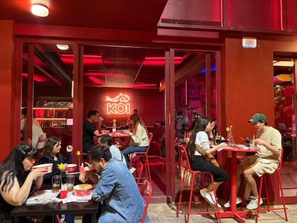 Koi avanzó hacia el concepto de fast street food y el lanzamiento de marcas como Bao Burger y Chicken Corner
