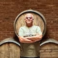 Descubrió yacimientos de petróleo, pero se enamoró de Mendoza y creó su propia bodega