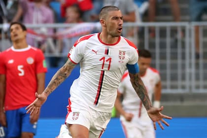 Kolarov autor del 1-0 a favor de Serbia