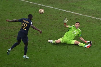 Kolo Muani no pudo con Emiliano "Dibu" Martínez y la final entre Argentina y Francia se definió por tiros penales en Qatar 2022.