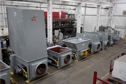 Komar es una empresa que diseña y fabrica empacadoras, compactadoras, trituradoras, separadoras y otros equipos para el procesamiento de residuos industriales de gran tamaño (Komar Industries)