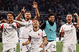 Milan presentó a un delantero y lo hizo debutar horas después, pero festejó por el regreso de su goleador