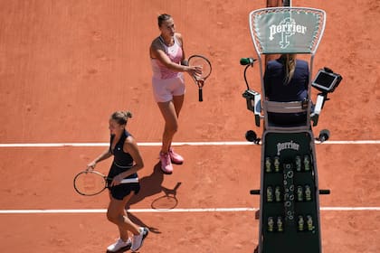 Kostyuk no saludó a Sabalenka tras el final del partido de la primera ronda del Abierto de Francia 2023