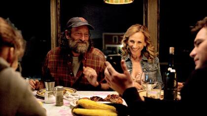 Kotsur con Marlee Matlin en una escena de la película. Recuerda haberla visto en Hijos de un dios menor.