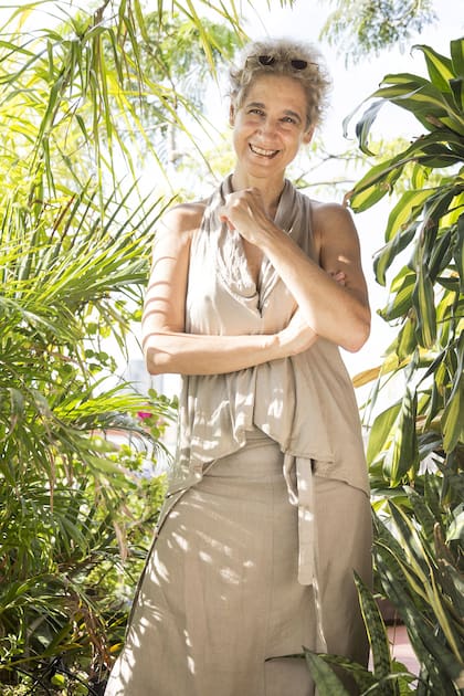 Kris Niklison, en el balcón donde filmó Vergel