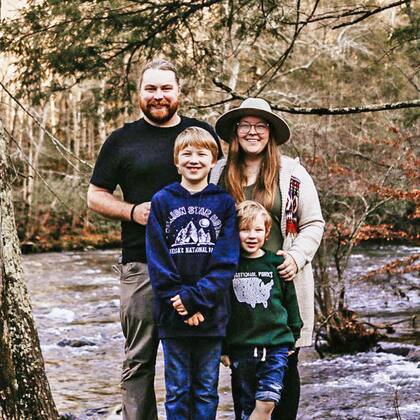 Kris, Andy y los pequeños Kieghan y Kinsler