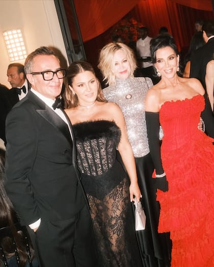 Kris con Michael Coste, Stephanie Shojaee y Melanie Griffith