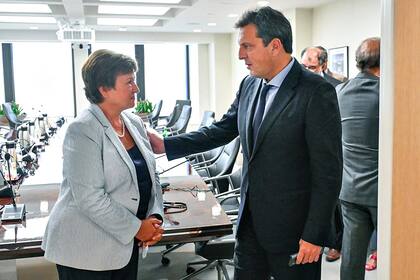 Kristalina Georgieva, directora del FMI, junto a Sergio Massa en Washington