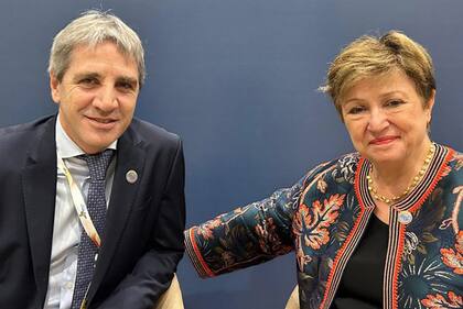 Kristalina Georgieva, directora gerente del Fondo Monetario Internacional (FMI) junto a Luis Caputo
