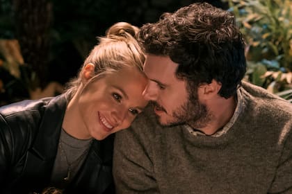 Kristen Bell y Adam Brody en Nadie quiere esto