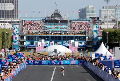 Kristen Faulkner, de los Estados Unidos, se quedó con la medalla dorada en ciclismo de ruta. (Photo by Tim de Waele/Getty Images)