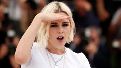 Kristen Stewart, a los besos con una modelo en Milán