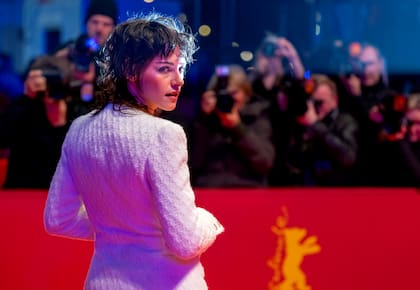 Kristen Stewart llegó a la Berlinale 2024 de la mano de Love Lies Bleeding, el thriller de Rose Glass que viene de causar sensación en Sundance y que la ubica en el lugar de ícono queer de la pantalla grande