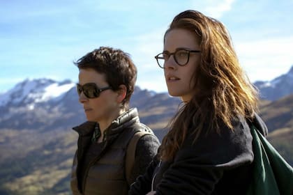 Kristen Stewart y Juliette Binoche en La otra cara del éxito, la nueva película de Oliver Assayas