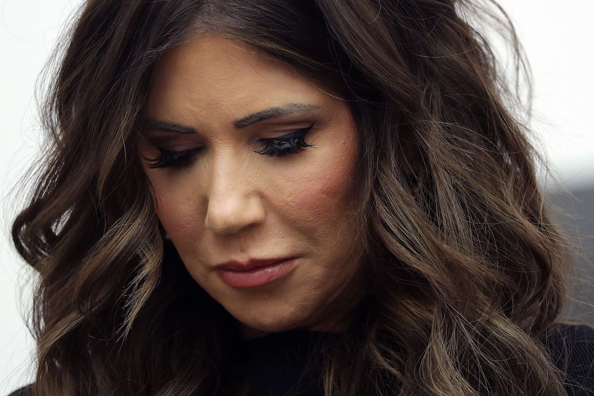 Adeus Christy Noem. Momento em que ele terá que dar explicações ao Senado sobre a atuação do ICE nos EUA.