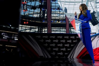 Kristi Noem en la mira: la secretaria del DHS evadió las preguntas sobre la eliminación del listado mientras mantuvo una retórica dura