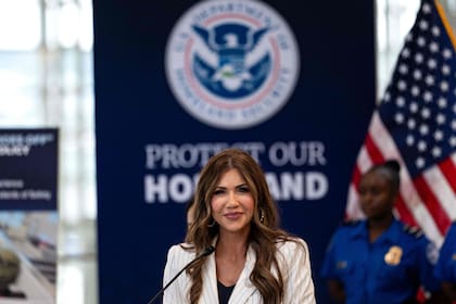 Kristi Noem llegará este domingo a la Argentina