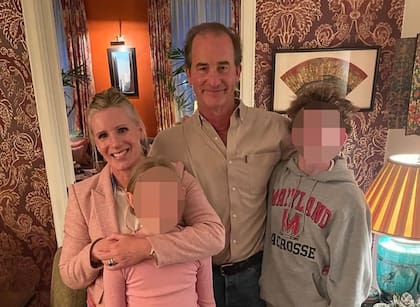 Kristin y Andrew Cabot llevan poco tiempo de casados, por lo que la repartición de bienes, en caso de divorcio, no sería igual a la de la familia Byron (Daily Mail)