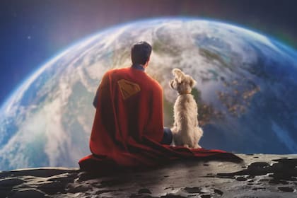 Krypto y Superman, en una escena de la nueva película de James Gunn.