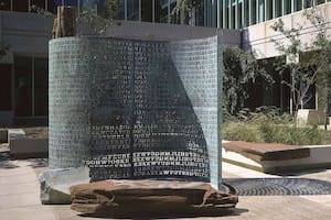 Kryptos: la enigmática escultura de la CIA que esconde un secreto indescifrable